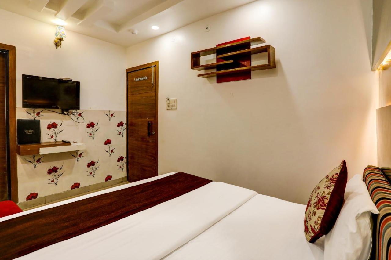 Hotel Nityaa Suites Нью-Делі Екстер'єр фото