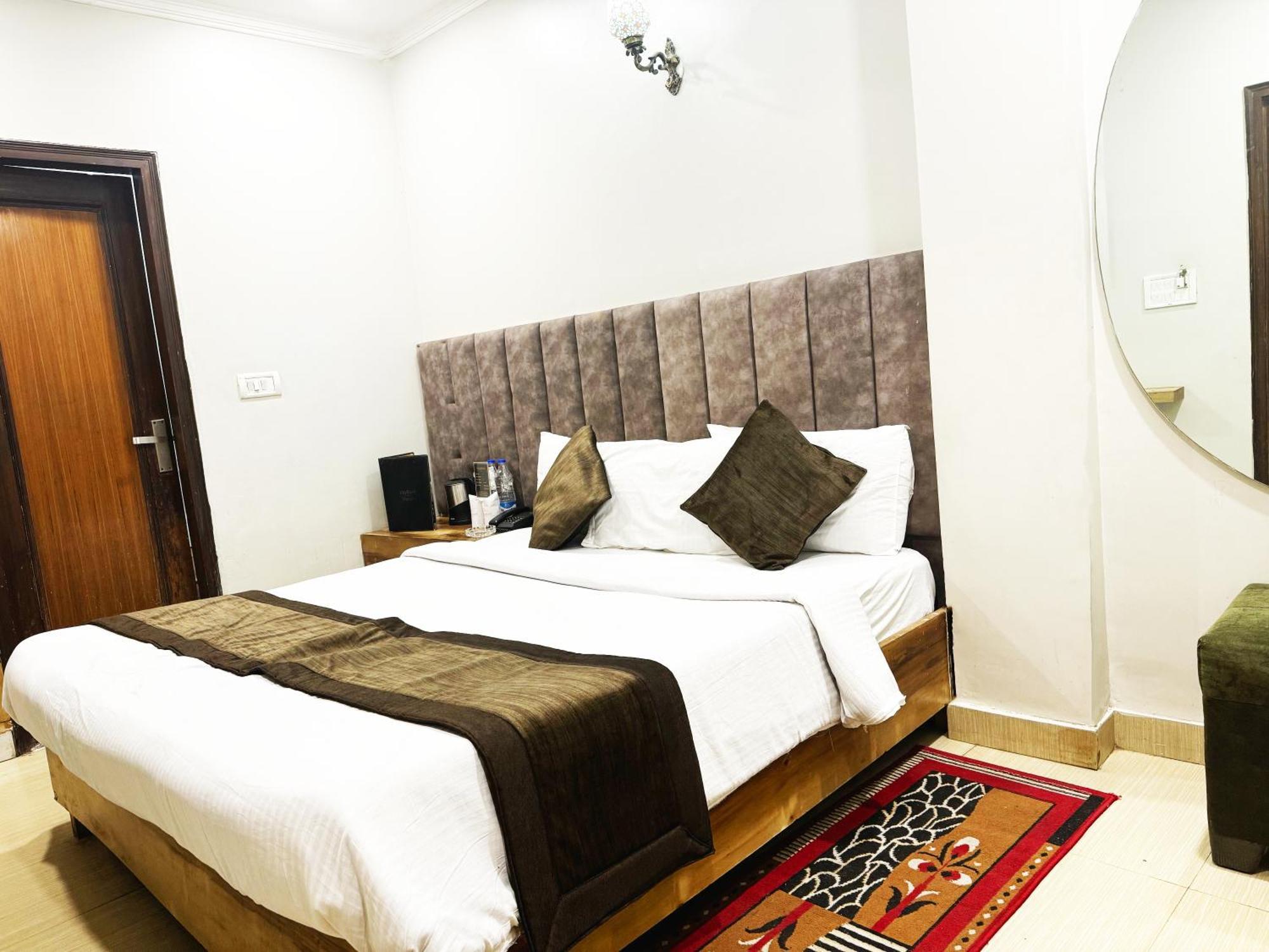 Hotel Nityaa Suites Нью-Делі Екстер'єр фото