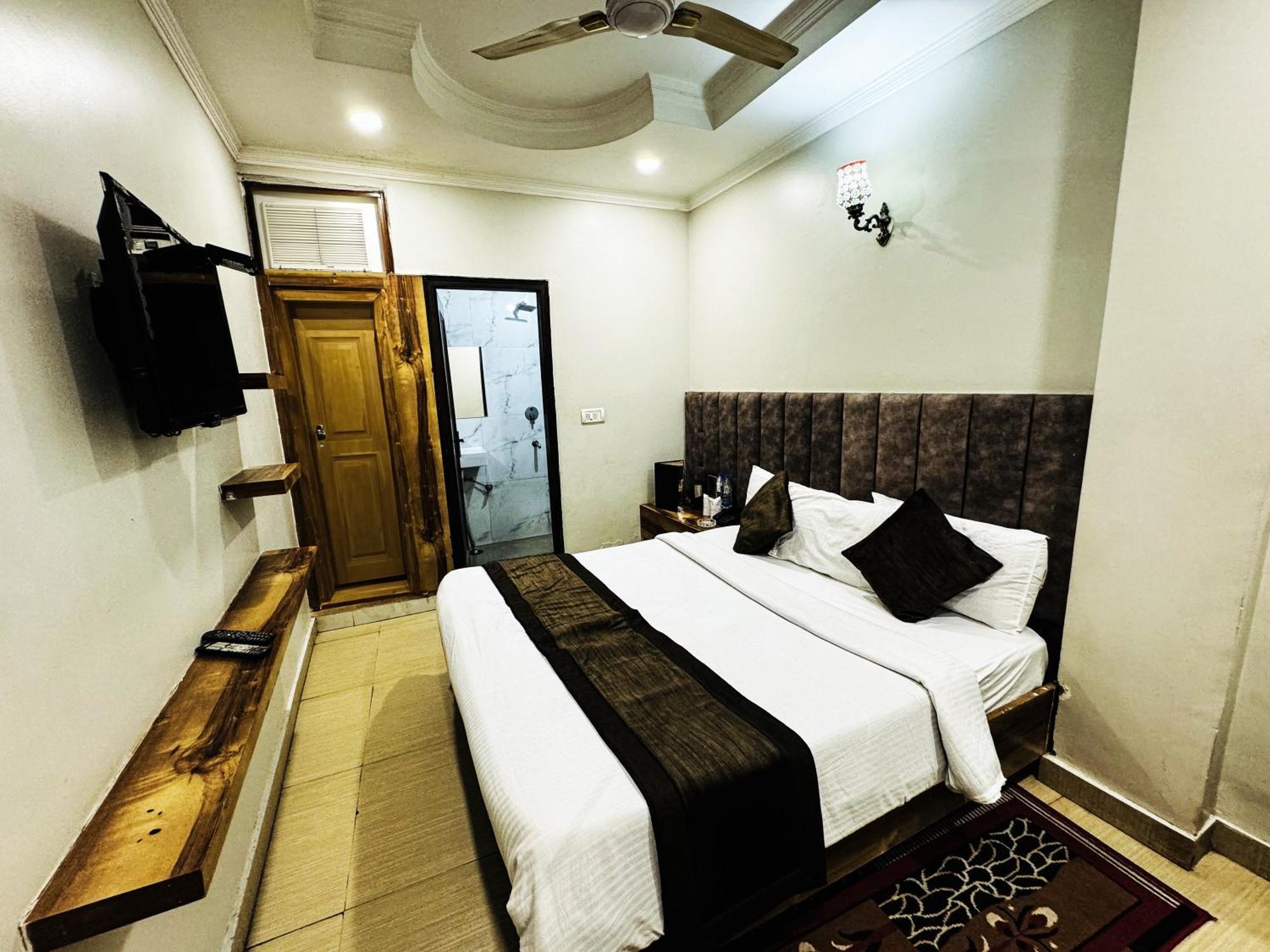 Hotel Nityaa Suites Нью-Делі Екстер'єр фото