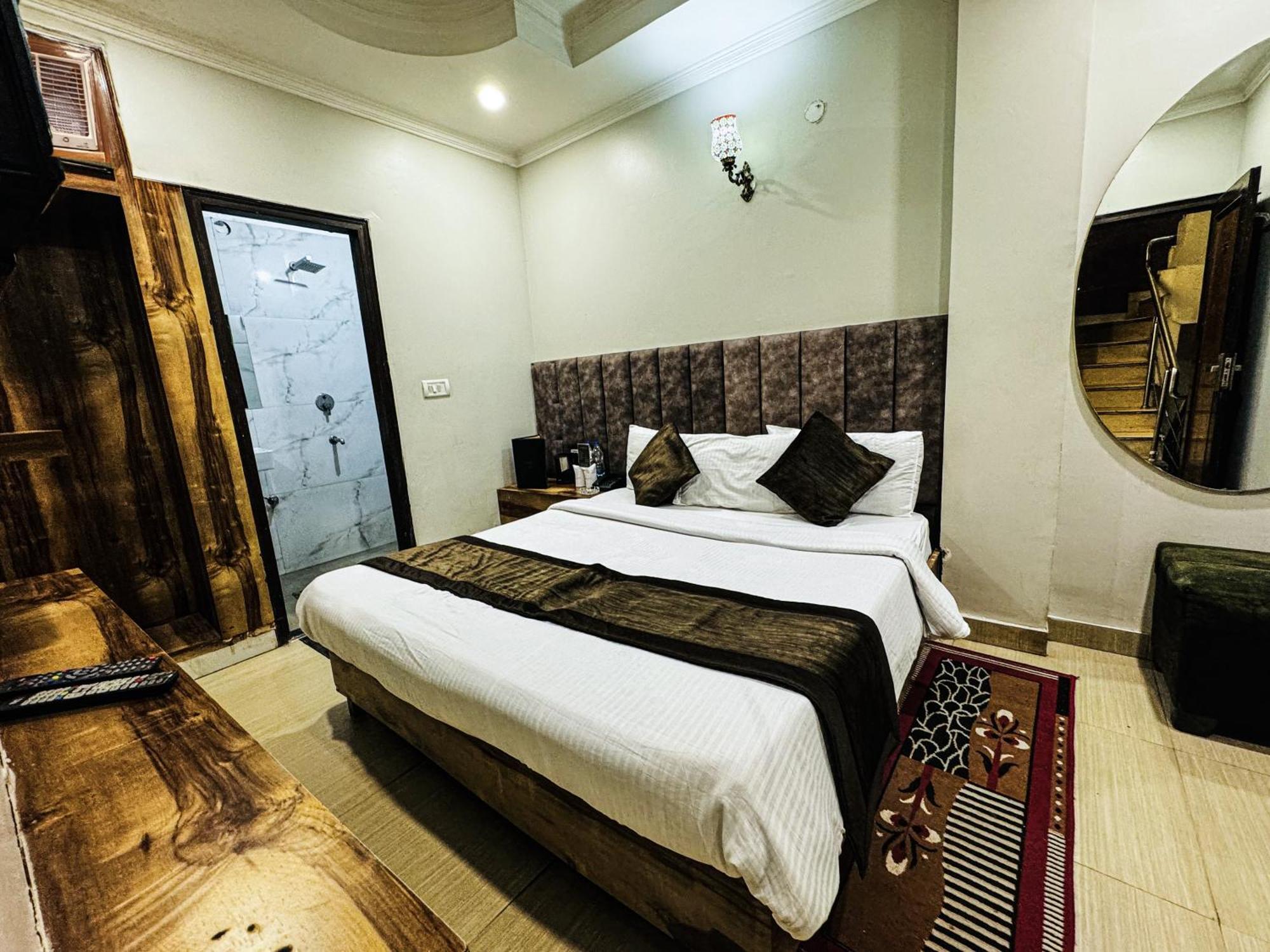 Hotel Nityaa Suites Нью-Делі Екстер'єр фото