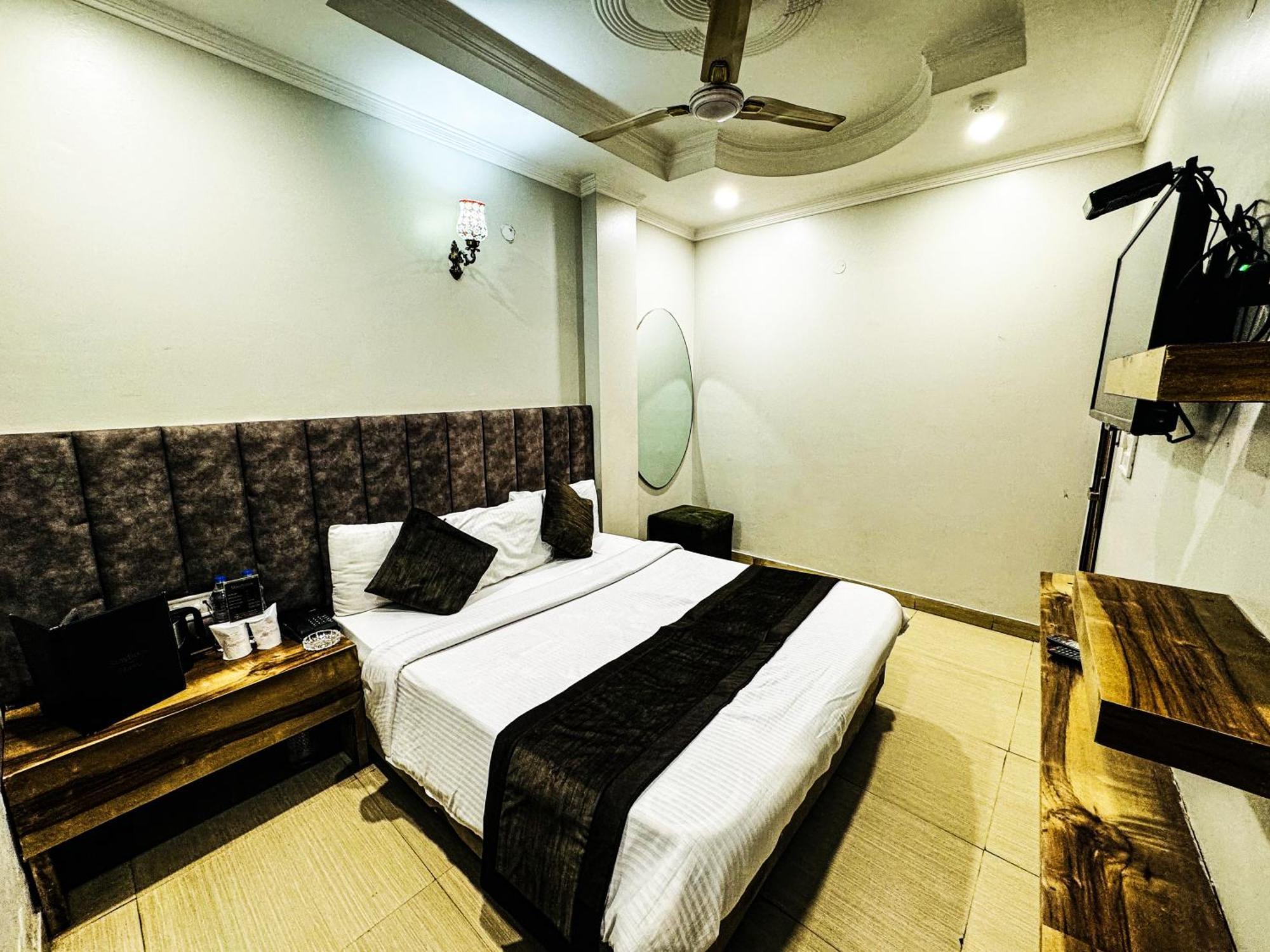 Hotel Nityaa Suites Нью-Делі Екстер'єр фото