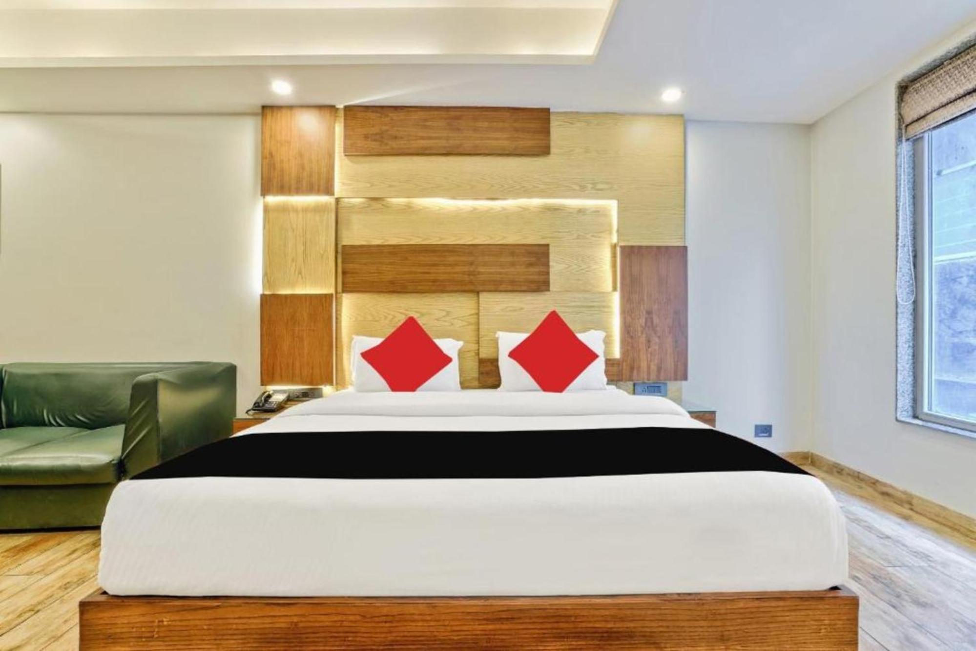Hotel Nityaa Suites Нью-Делі Екстер'єр фото