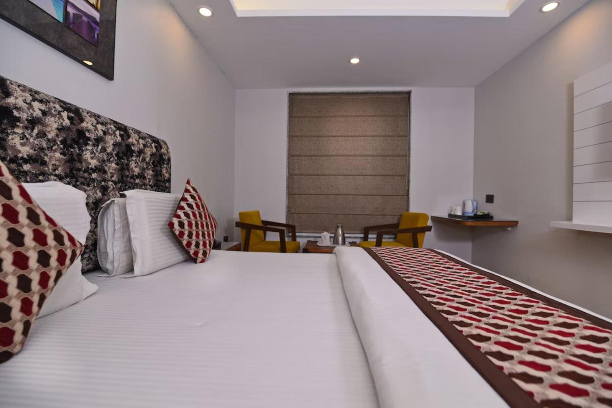 Hotel Nityaa Suites Нью-Делі Екстер'єр фото